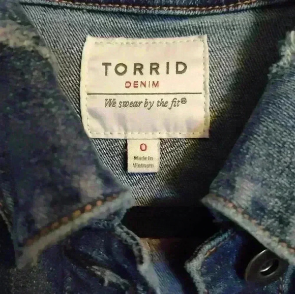 Torrid Denim Trucker Jacket Medium Wash distressed size0X #176 - Picture 2 of 4